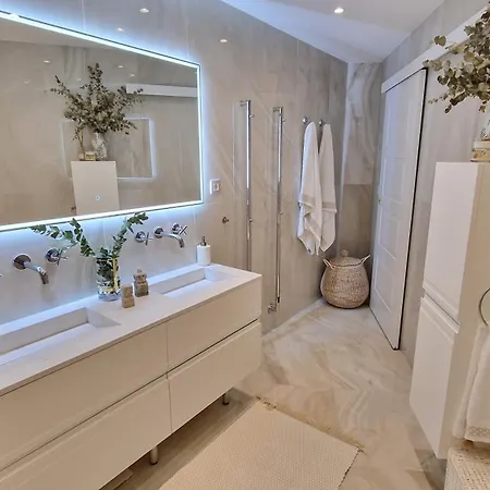 Apartment Sun & Palms - Luxurious 2 Bedroom With A Great Pool Area