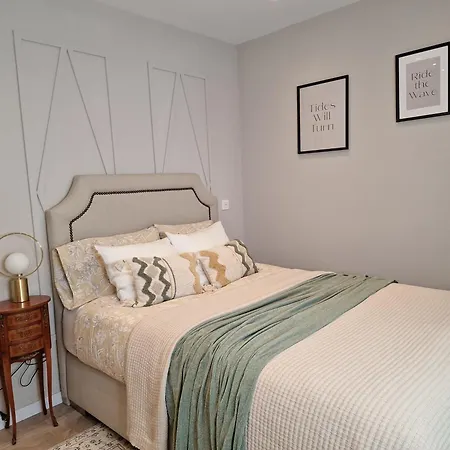 Sun & Palms - Luxurious 2 Bedroom With A Great Pool Area Apartment *
