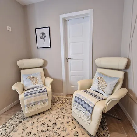 Sun & Palms - Luxurious 2 Bedroom With A Great Pool Area Apartment *