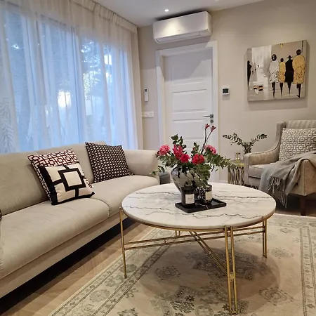 Sun & Palms - Luxurious 2 Bedroom With A Great Pool Area *