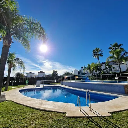 Sun & Palms - Luxurious 2 Bedroom With A Great Pool Area