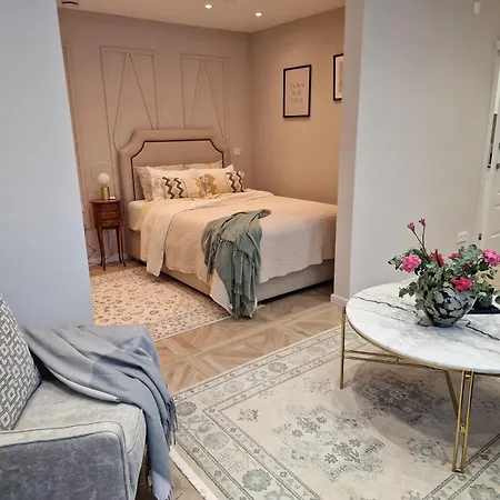 Apartment Sun & Palms - Luxurious 2 Bedroom With A Great Pool Area