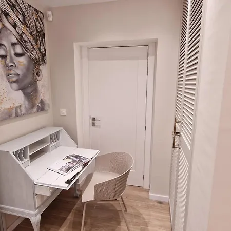 Apartment Sun & Palms - Luxurious 2 Bedroom With A Great Pool Area *