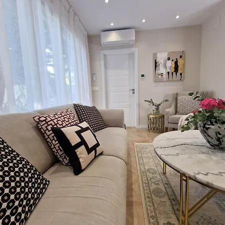 Sun & Palms - Luxurious 2 Bedroom With A Great Pool Area Apartment